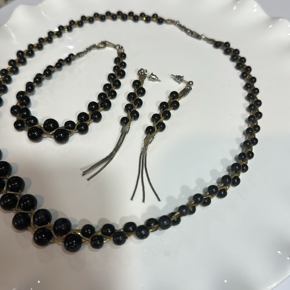VINTAGE BLACK AND GOLD JEWELRY SET NECKLACE BRACELET EARRINGS - Picture 3 of 3